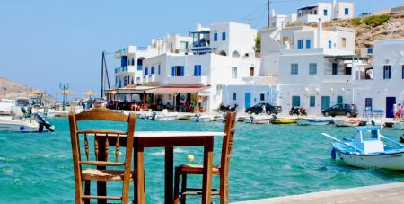Αυτό το ελληνικό νησί εξυμνεί ο «Guardian» και προτείνει διακοπές εκεί την άνοιξη