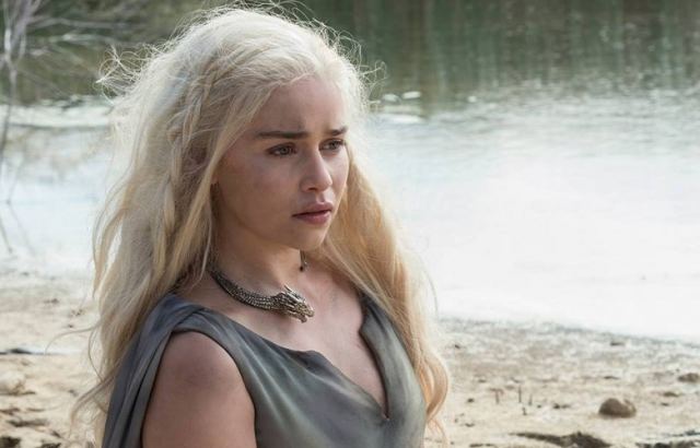 Η αποστομωτική απάντηση της Εμίλιας Κλαρκ για τις γυμνές σκηνές στο Game of Thrones