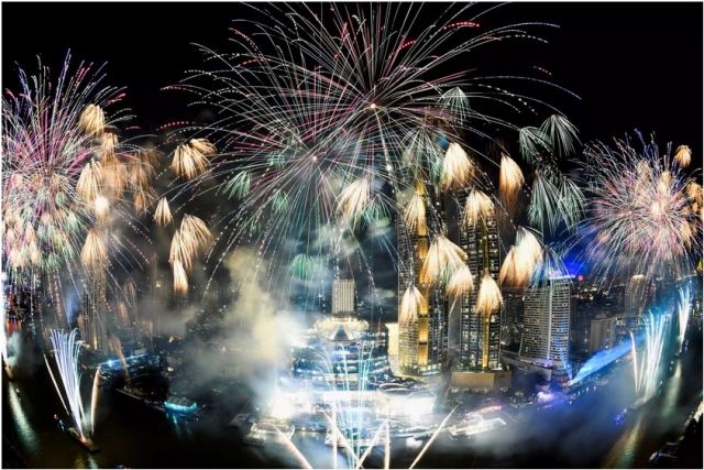 Ο πλανήτης υποδέχεται το 2023! Καθηλωτικά σόου πυροτεχνημάτων και αμέτρητη χαρά για το νέο έτος
