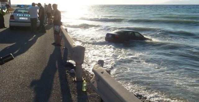 Αυτοκίνητο με δυο παιδιά στη θάλασσα - Προσπάθησε να σώσει τον φίλο του, αλλά...