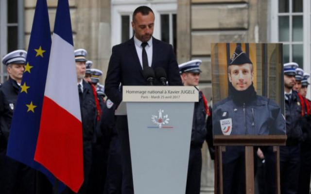 Συγκινεί ο σύντροφος του νεκρού Γάλλου αστυνομικού: &quot;Δεν θα έχετε το μίσος μου&quot;