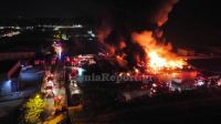 Μεγάλη πυρκαγιά στις εγκαταστάσεις "Γιαννίτση" στη Λαμία - ΒΙΝΤΕΟ