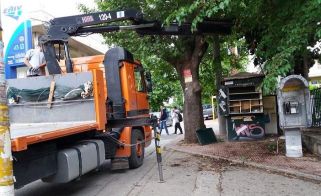 Δήμος Λαμιέων: Αποξηλώθηκαν εννέα περίπτερα (ΦΩΤΟ)