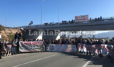 Οι αγρότες έκλεισαν την εθνική οδό Αθηνών - Λαμίας (ΒΙΝΤΕΟ-ΦΩΤΟ)