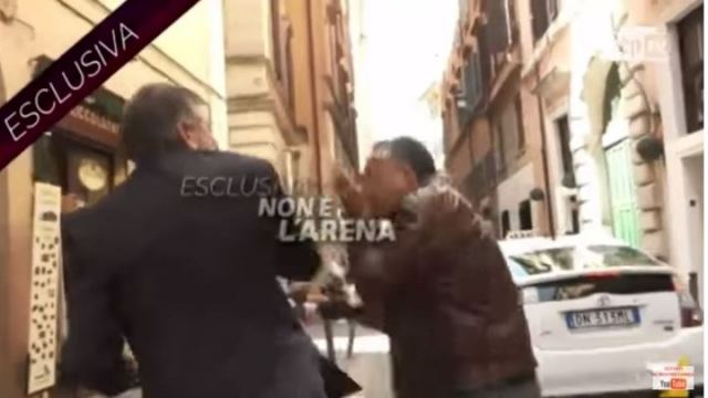 Πρωτοφανές - Πρώην Υπουργός χαστούκισε δημοσιογράφο κατά τη διάρκεια τηλεοπτικής συνέντευξης - BINTEO