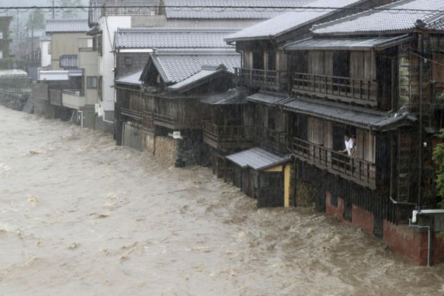 Ιαπωνία: Χιλιάδες κάτοικοι εγκαταλείπουν τα σπίτια τους, καθώς πλησιάζει ο ισχυρός τυφώνας Χαγκίμπις