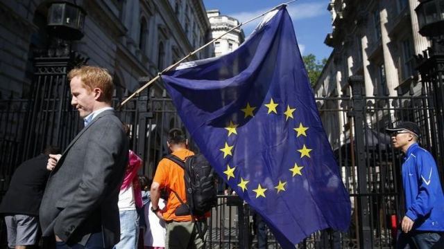 Bloomberg: Σε ιστορικό υψηλό ακροδεξιοί και λαϊκιστές στην ΕΕ