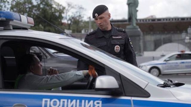 Ρωσία: Σύλληψη δημοσιογράφων που διαμαρτύρονταν για τη σύλληψη συναδέλφου τους