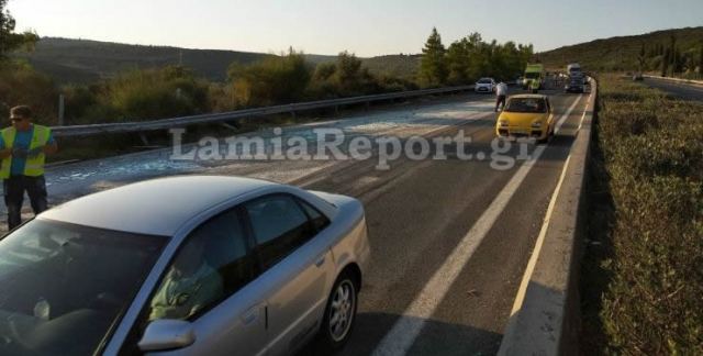 Κανονικά η κυκλοφορία στην εθνική οδό - Δείτε εικόνες από την νταλίκα με τα τζάμια που ανατράπηκε