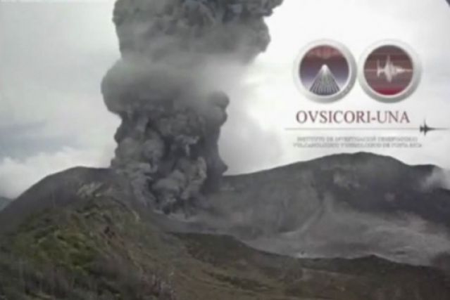 Έκρηξη ηφαιστείου στην Κόστα Ρίκα: &quot;Έβρεξε&quot; πέτρες και στάχτη! Εντυπωσιακό video