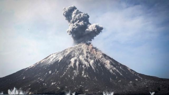 Ινδονησία: Αναδρομολογούνται όλες οι πτήσεις λόγω έκρηξης του ηφαιστείου