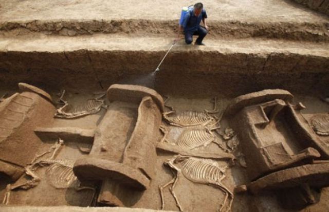 Τεράστια αρχαιολογικη ανακάλυψη στην Ινδία! Βρήκαν άρματα ηλικίας 4.000 χρόνων!