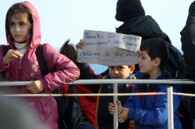 Το πιο συγκινητικό &quot;ευχαριστώ&quot; από αθώες παιδικές ψυχές - Το δράμα των μικρών μεταναστών στο πλοίο της Ιεράπετρας - ΦΩΤΟ