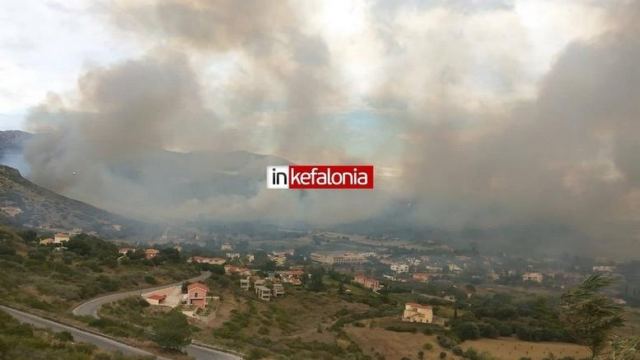 Κεφαλονιά: Ανεξέλεγκτη η φωτιά στο Άνω Κατελειό εκκενώθηκε ο οικισμός - Video