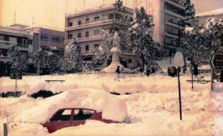 Η πλατεία Διάκου χιονισμένη - ΦΩΤΟ