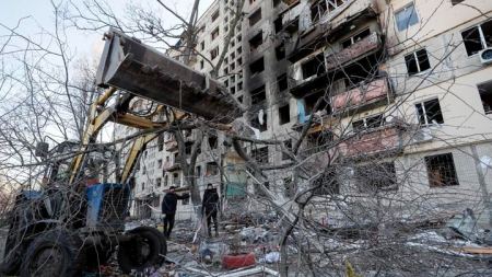 Τραγικός απολογισμός από τον ρωσικό βομβαρδισμό πολυκατοικίας στην πόλη Κριβί Ριχ της Ουκρανίας