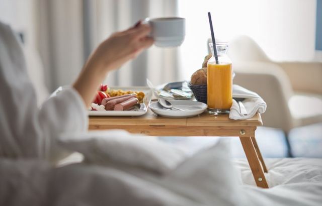 Μειωμένος ΦΠΑ: Πώς θα χρεώνονται πλέον τα πρωινά στα ξενοδοχεία