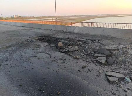 Η Ουκρανία χτύπησε με πυραύλους γέφυρα που συνδέει την Κριμαία με την Χερσώνα
