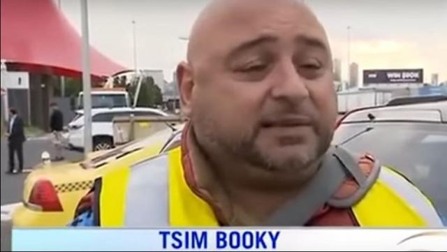 Έλληνας ταξιτζής σε συνέντευξη έδωσε όνομα &quot;Tsim Booky&quot;