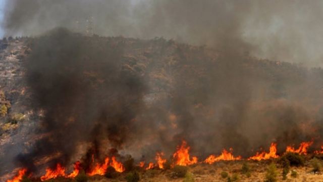 Φωτιά στον Κίσσαμο Χανίων, κοντά στο Ελαφονήσι