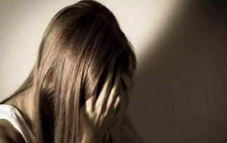 Συγγρού: Νεαρή καταγγέλλει ότι της έβαλαν κάτι στο ποτό και τη βίασαν έξω από κλαμπ