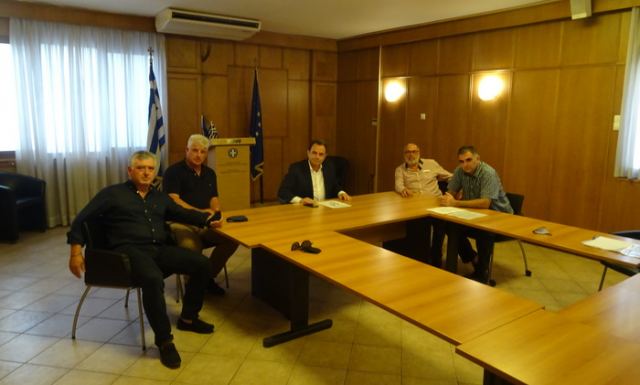 Οι επιλαχόντες αγρότες στον Υπουργό ΥΠΑΑΤ Γιώργο Γεωργαντά