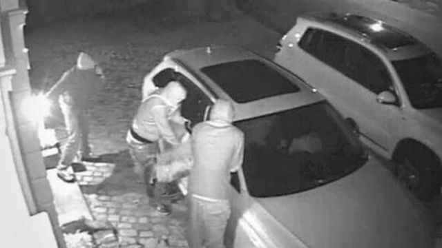 Επαγγελματίες κλέφτες έχουν ρημάξει τα αυτοκίνητα στη Λαμία