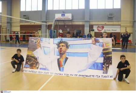 Αλέξανδρος Νικολαΐδης: Συγκλονίζει το πανό στο κλειστό της Πολίχνης - Ενός λεπτού σιγή πριν την έναρξη του αγώνα