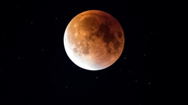 Πασχαλινή υπερπανσέληνος: Απόψε το μεγαλύτερο και πιο φωτεινό φεγγάρι του 2020