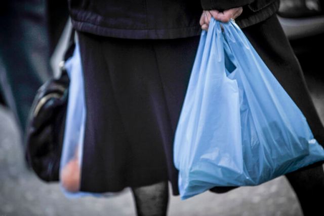Πλαστική σακούλα: Πόσο μειώθηκε η χρήση της - Απολογισμός από τις περιβαλλοντικές οργανώσεις