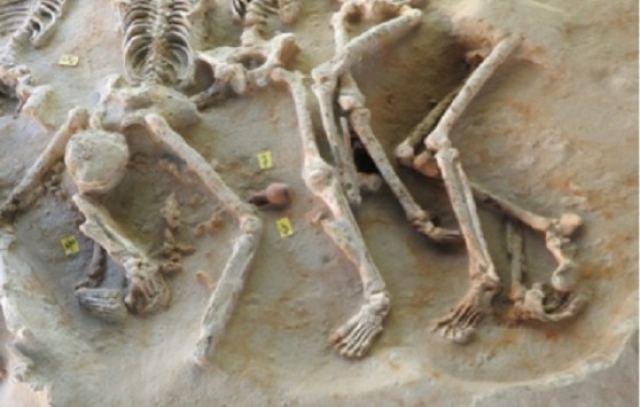 Νέα συγκλονιστικά ευρήματα στον ομαδικό τάφο του Φαληρικού Δέλτα