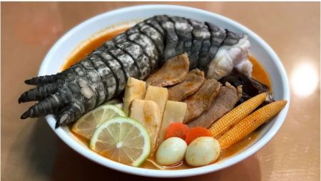 Σούπα Godzilla: Εστιατόριo στην Ταϊβάν σερβίρει σούπα με πόδι… κροκοδείλου