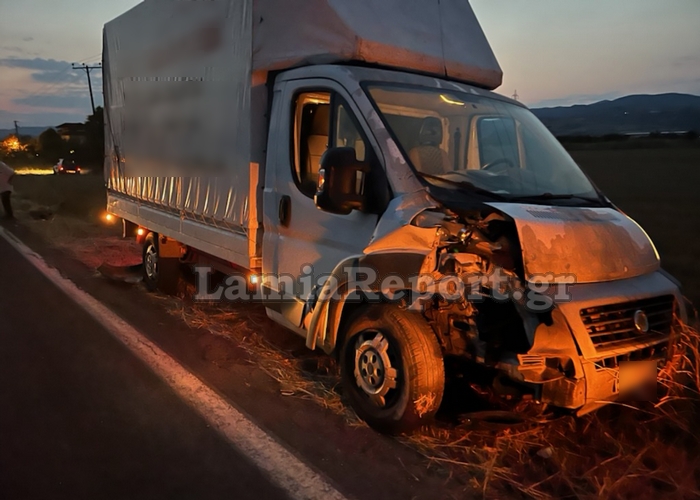 Απίστευτο τροχαίο στη Φθιώτιδα! Φορτηγάκι έκοψε στη μέση τρακτέρ! (ΦΩΤΟ) 2 Απίστευτο τροχαίο στη Φθιώτιδα! Φορτηγάκι έκοψε στη μέση τρακτέρ! (ΦΩΤΟ)