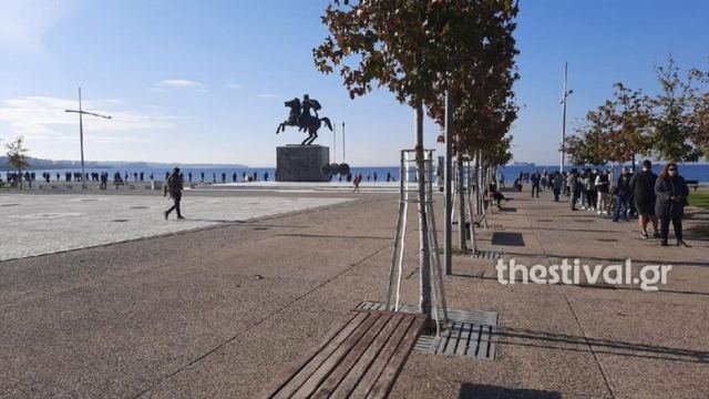 Θεσσαλονίκη: Ουρές για τεστ λίγο πριν το lockdown - Στο «κόκκινο» Ιωάννινα και Σέρρες, ετοιμάζεται η Αθήνα