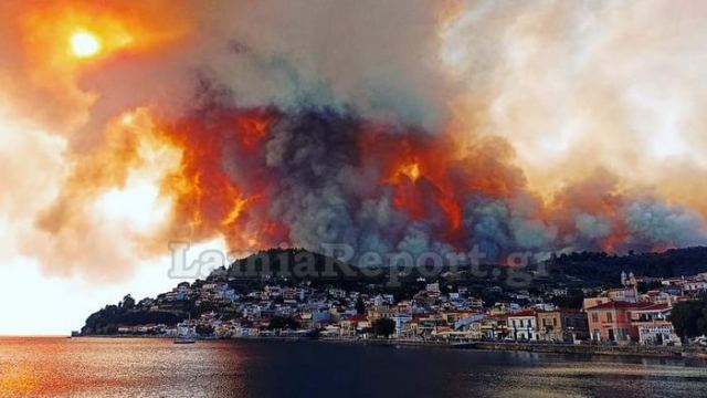 Δείτε συγκλονιστικές εικόνες από τη μεγάλη φωτιά στη Λίμνη Ευβοίας