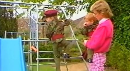 To άγνωστο βίντεο του 1986 με τη Νταϊάνα να παίζει με τον Ουίλιαμ και το Χάρι
