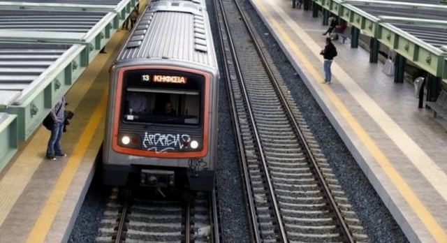 Μετρό: Στο νοσοκομείο μία 55χρονη που δέχτηκε πέτρα στο κεφάλι