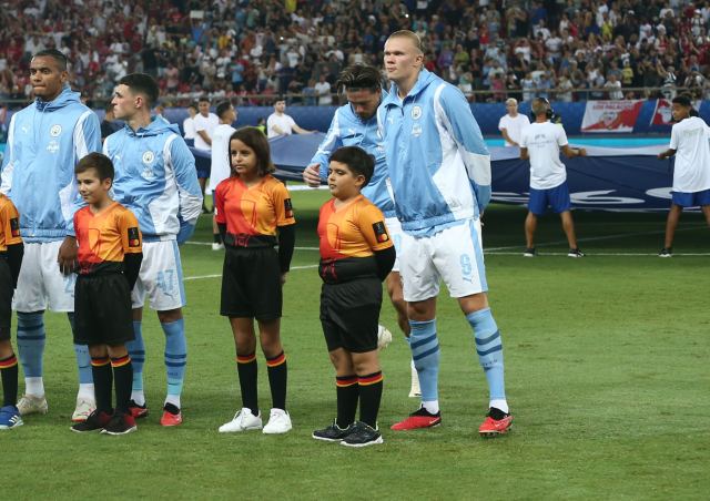 Super Cup: Ποιος είναι ο μικρός Λέανδρος που συνόδευσε χθες τον Χάαλαντ - Ο τυφλός φίλος του ΠΑΟΚ που συγκίνησε την UEFA