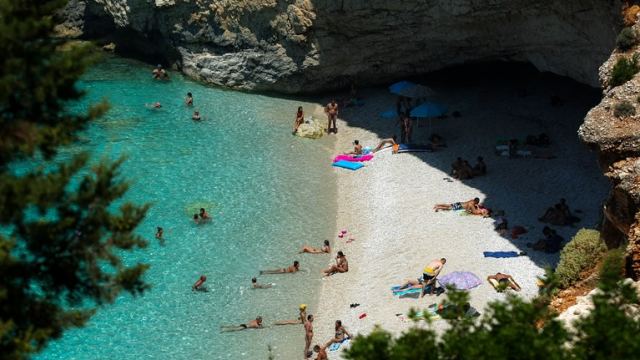 Guardian: Η Ελλάδα τα κατάφερε με τον κορωνοϊό - Έρχονται νέοι κανόνες για τον τουρισμό