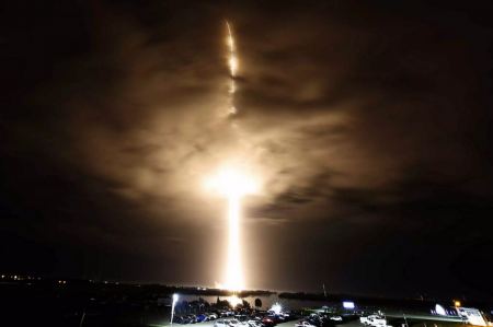 SpaceX: Απογειώθηκε ο πύραυλος Falcon 9 που μεταφέρει 4 αστροναύτες στον Διεθνή Διαστημικό Σταθμό