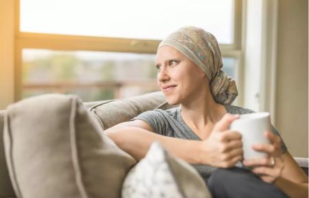 Καρκίνος του μαστού: Πώς επηρεάζει την ψυχολογία της γυναίκας και τι μπορεί να τη βοηθήσει