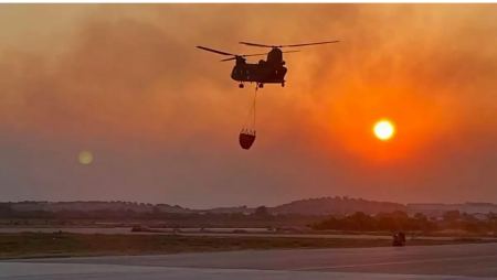 Φωτιές στην Ελλάδα: Η Τουρκία στέλνει 2 πυροσβεστικά αεροσκάφη και ένα ελικόπτερο