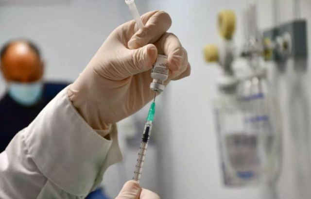 Κομισιόν: Μέχρι το τέλος του καλοκαιριού θα έχουν εμβολιαστεί όλοι