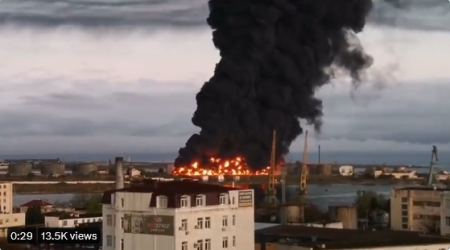 Στις φλόγες δεξαμενή καυσίμων στην Κριμαία - Ουκρανική επίθεση με drone βλέπουν οι Ρώσοι