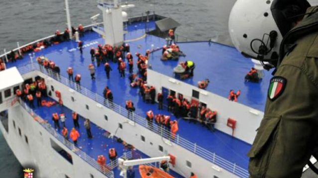 Σώθηκαν και οι 10 επιβάτες από τη Φθιώτιδα που ήταν στο φλεγόμενο πλοίο