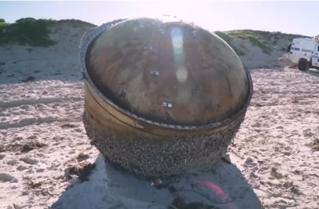 Αυστραλία: Από το διάστημα έπεσε το μυστηριώδες αντικείμενο που βρέθηκε ξεβρασμένο σε ακτή