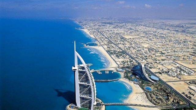 Το Ντουμπάι απαγορεύει στα εστιατόρια να σερβίρουν φαγητά και ποτά με λουλούδια