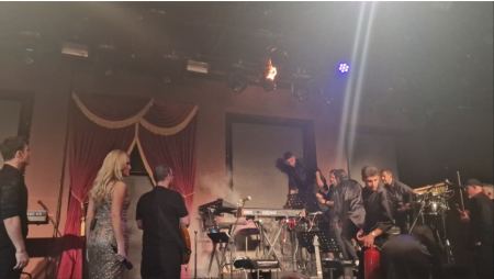Θεσσαλονίκη: Φωτιά στην σκηνή που τραγουδάει η Νατάσα Θεοδωρίδου και ο Γιώργος Κακοσαίος - Δείτε βίντεο