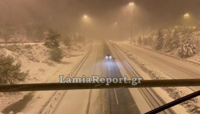 Έντονες χιονοπτώσεις και απαγορευτικό στην εθνική οδό
