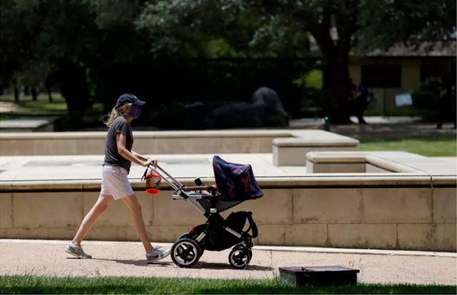 ΗΠΑ: Πήγαινε βόλτα με το καροτσάκι το παιδί της και την πυροβόλησαν στο κεφάλι
